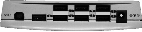 Descrizione dell'hub USB a 7 porte A B Figura 1: Vista anteriore dell'apparecchio Il LED A si accende non appena l'adattatore di alimentazione viene collegato all'hub USB.