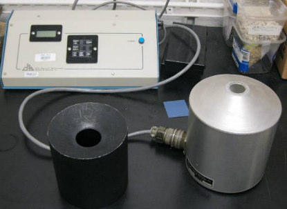 Riflettometro solare (standard ASTM C1549) Illuminazione diffusa del campione attraverso una sorgente interna.