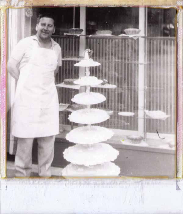 Giuseppe Marconato, maestro pasticciere, nel 1946 fonda un laboratorio di pasticceria artigianale al quale dedica