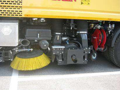 Heavy airport sweeper able to work with high speed to 45 km/h, maximum sweeping width 3500, maximum air flow of fan 37.000 m3/h.