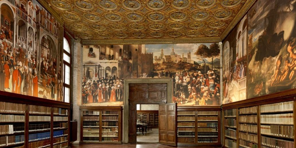 Il salone centrale del piano nobile è finemente decorato con stucchi di scuola ticinese e affreschi di Scuola Tiepolesca.