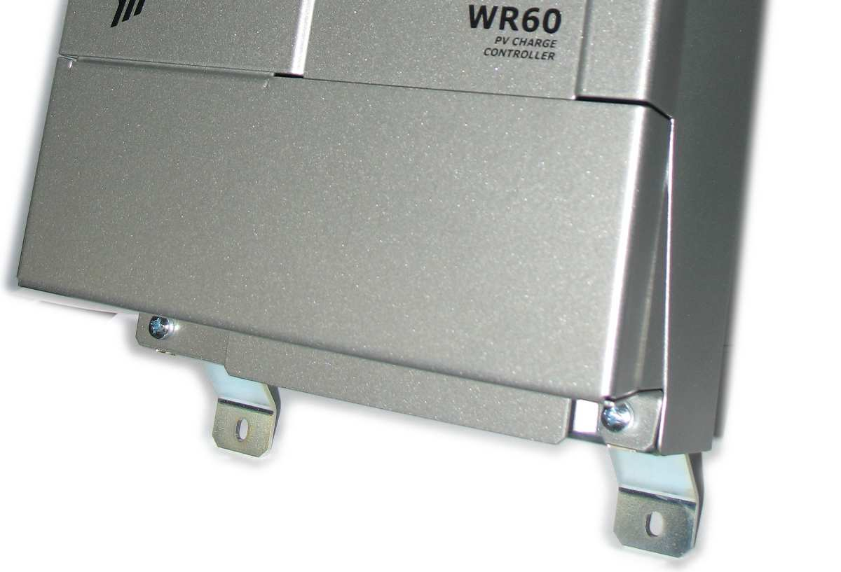scarica Protezione sovra-temperatura Protezione inversione polarità batteria Protezione sovraccarico su uscita Contenitore in metallico IP20 Morsetti per alloggio fili 35mm 2 Il WR60 è un regolatore