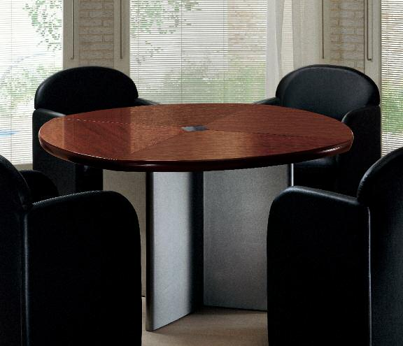 I tavoli da riunione componibili e l elegante tavolo tondo, insieme ad una gamma particolarmente estesa di contenitori, contribuiscono alla composizione di ambienti altamente efficienti e
