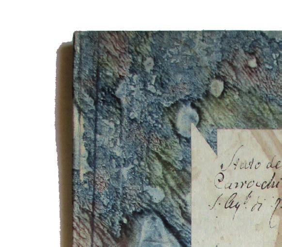 Carta a colla tirata, di produzione reggiana in blu, verde e rosso mattone, levigata ed inserita come copertura di