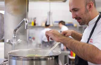 PROGRAMMA VENERDÌ Mattina Incontro a tema tra i produttori, i ristoratori, gli chef e gli appassionati (tema de definire) Presentazione del libro della Masterchef Pranzo curato da un Masterchef e