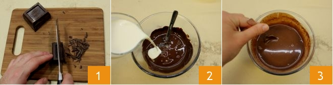 Per preparare la ciambella al cioccolato con crema di nocciole, iniziate dall'impasto della ciambella: tritate
