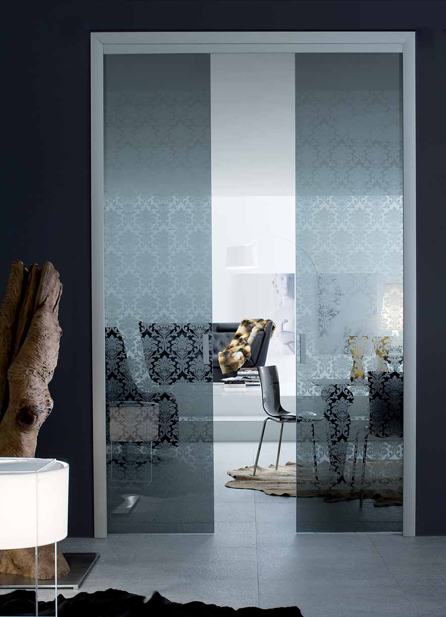 4 Simplex Doppia porta scorrevole a scomparsa in vetro temperato grey con disegno damascato.