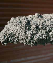 Aggiungere all impasto durante la miscelazione. 1 kg per 100 kg di cemento. Utilizzare cemento di recente produzione. Non impiegare con cementi alluminosi. Taniche da 5-20 kg.