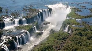 10 giorno: 19 ottobre EL CALAFATE BUENOS AIRES (colazione e cena ) Prima colazione in albergo. In mattinata visita del Museo Glaciarium, dove all interno ospita il GLACIO BAR.