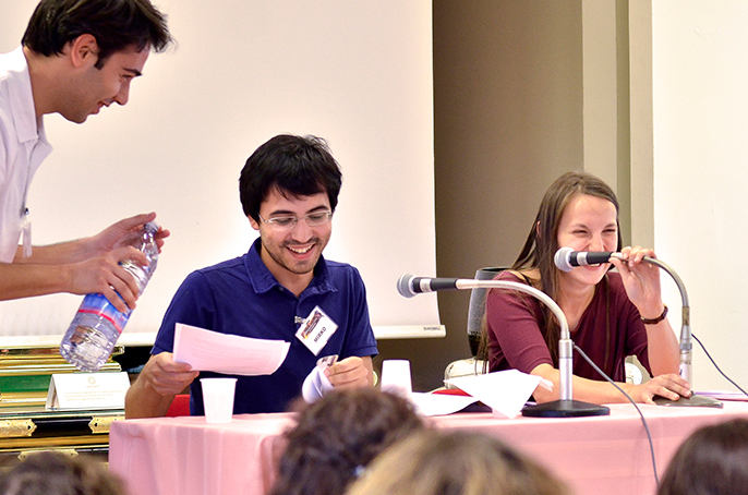 Il responsabile nazionale futuro Mirko Lugli e Jasmina proseguono con un intervento sulla nuova rivoluzione umana parlando di quanto la stessa fondazione della divisione scuola superiore fu a suo