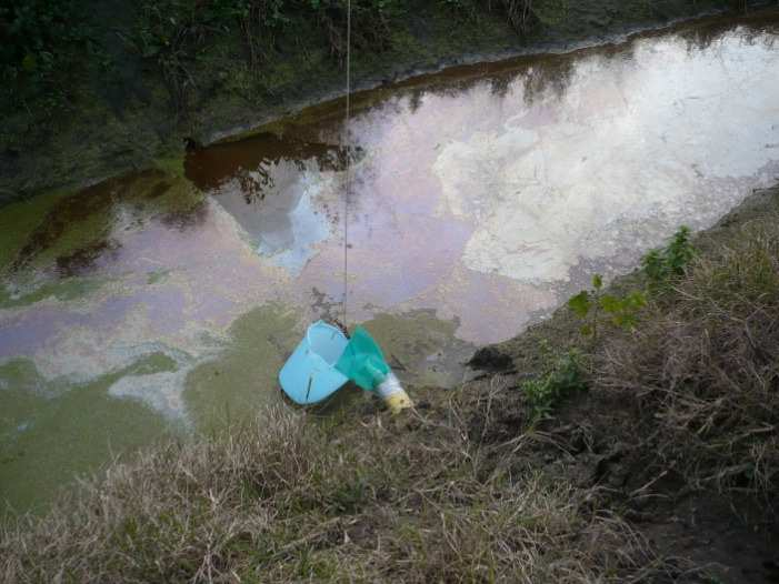 I dreni restanti, 17, sono stati chiusi con tappi in pvc arancione per evitare la risalita di acqua in caso di piena delle