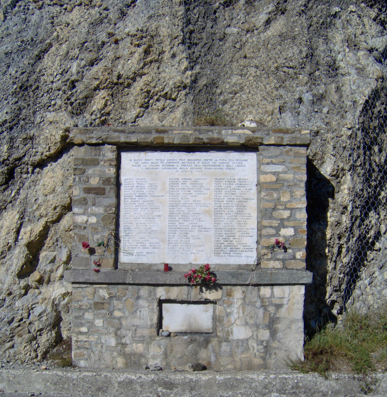Pertuso è punto di partenza per il percorso escursionistico de I sentieri della Libertà che conduce ai Piani di San Lorenzo ed a Volpara.