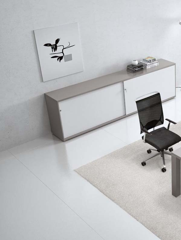 Ufficio moderno Mobili in legno tinti di grigio opaco, per garantire anche alle superfici più ampie una