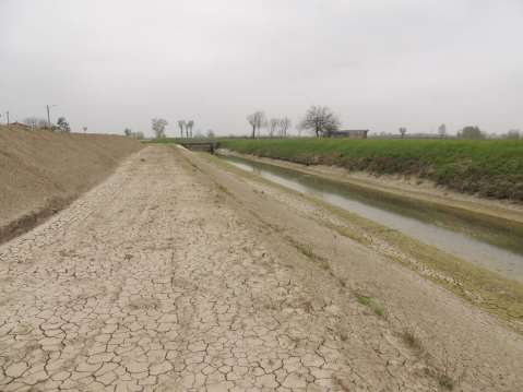 Risagomatura del canale e creazione di una banchina Vantaggi per la conservazione mantiene la