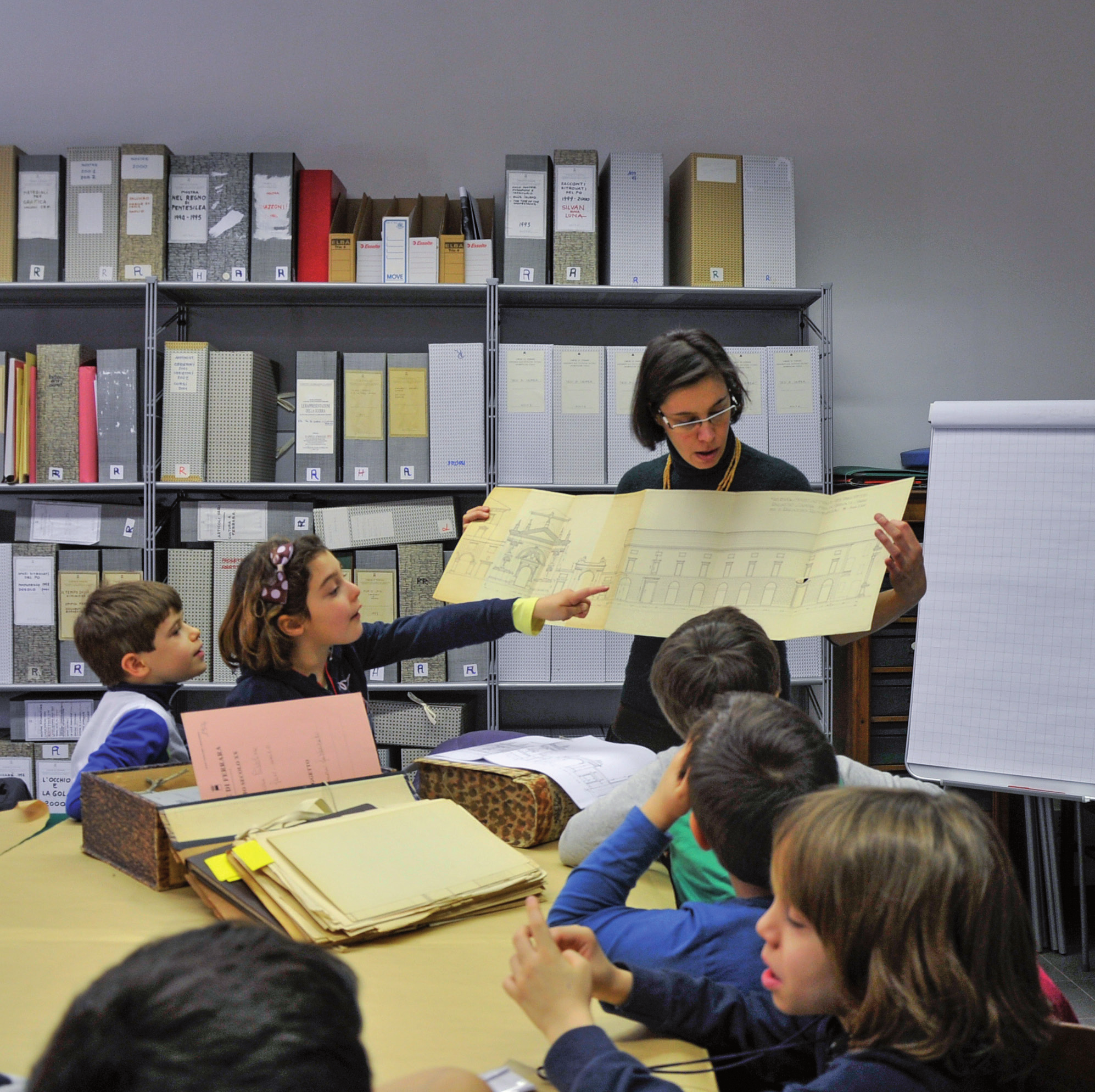 VOLEVAMO INDAGARE LA STORIA DELL EDIFICIO CHE OSPITA LA NOSTRA SCUOLA