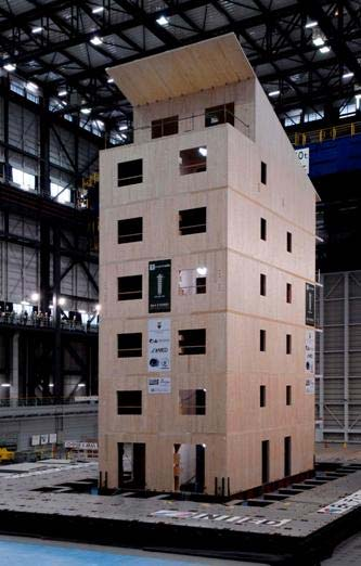 PROGETTO SOPHIE IVALSA CNR: La casa di legno a pannelli XLAM di 7 piani resiste ad una simulazione di un sisma devastante Test sismico su edificio SOFIE di 7 piani.