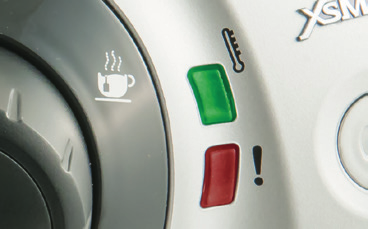 38 ITALIANO Segnali luminosi Cause Rimedi Acceso fisso Il contenitore caffè in grani è vuoto. Il cassetto raccoglifondi è pieno. Il circuito idraulico è scarico.