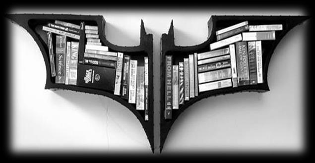 BAT-Libreria Libreria in legno nero a forma di Batman.