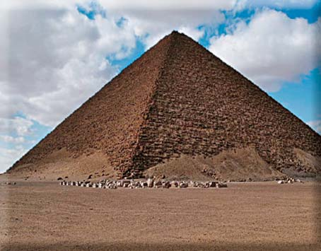 A B C D La Piramide Rossa costruita per il faraone Snefru è la prima piramide