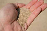 richiedono una sabbia naturale fine. EN 13139 Umidità: inferiore allo 0,5%. Granulometria: da 0,3 mm a 0,6 mm. Categoria: 0/1 mm secondo EN 13139.