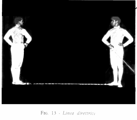 La guardia. La posizione che assume lo schermidore col corpo e con l arma per essere pronto all offesa, difesa e controffesa, si chiama «guardia».