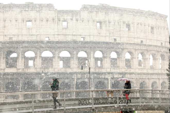 Il Colosseo sotto la neve - Roma