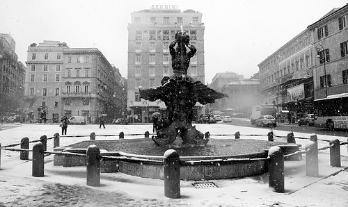 Piazza Barberini sotto la neve - Roma 12/02/2010
