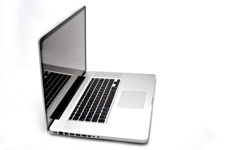 CODICE: T-03 CHF 380,00 Apple MacBook MacBook ha tante funzioni che ti aiutano a lavorare in modo più rapido e