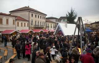 00 APERTURA PUNTO RISTORO ORE 14.00 15.00 ARTISTI RICHARD e ISABELLE (animazione bimbi,intrattenimento) ORE 14.00 FUOCO ORE 15.30-19.