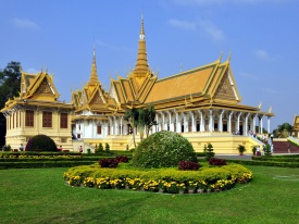 Si visiterà in seguito il Museo Nazionale, edificato intorno al 1918 e del tutto dedicato all arte Khmer.