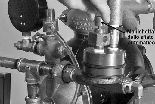 SISTEMI A RILASCIO PNEUMATICO (ATTUAZIONE A SECCO): Confermare che non venga scaricata acqua dallo sfiato automatico dell attuatore a bassa pressione serie 776.