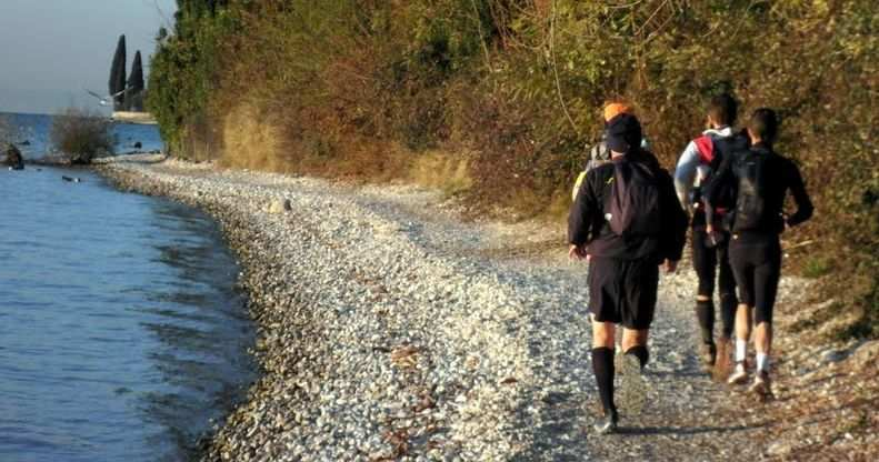 Difficoltà del percorso: T = turistico Ora di partenza e luogo: ore 8,30 a Salò in località Carmine. Per chi lo desidera può lasciare l auto a Toscolano ed arrivare a Salò con l autobus di linea.