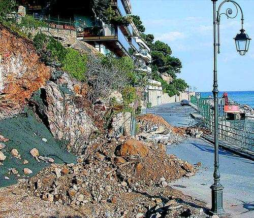 Terremoto Sbancamento non sostenuto I movimenti franosi si verificano in una determinata area per effetto della concomitanza di diversi fattori sfavorevoli alla