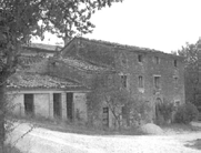 corte esclusiva-orto, e su garage al piano seminterrato siti nel Comune di Tolentino, in Via G. di Vittorio n. 17.