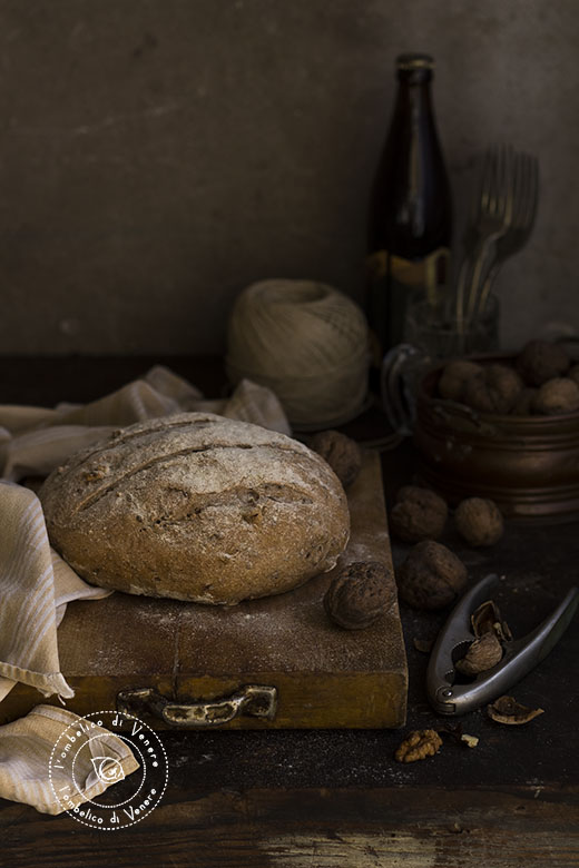 PANE SEMI INTEGRALE ALLA BIRRA E NOCI 300 g di farina integrale Garofalo 200 g di semola di