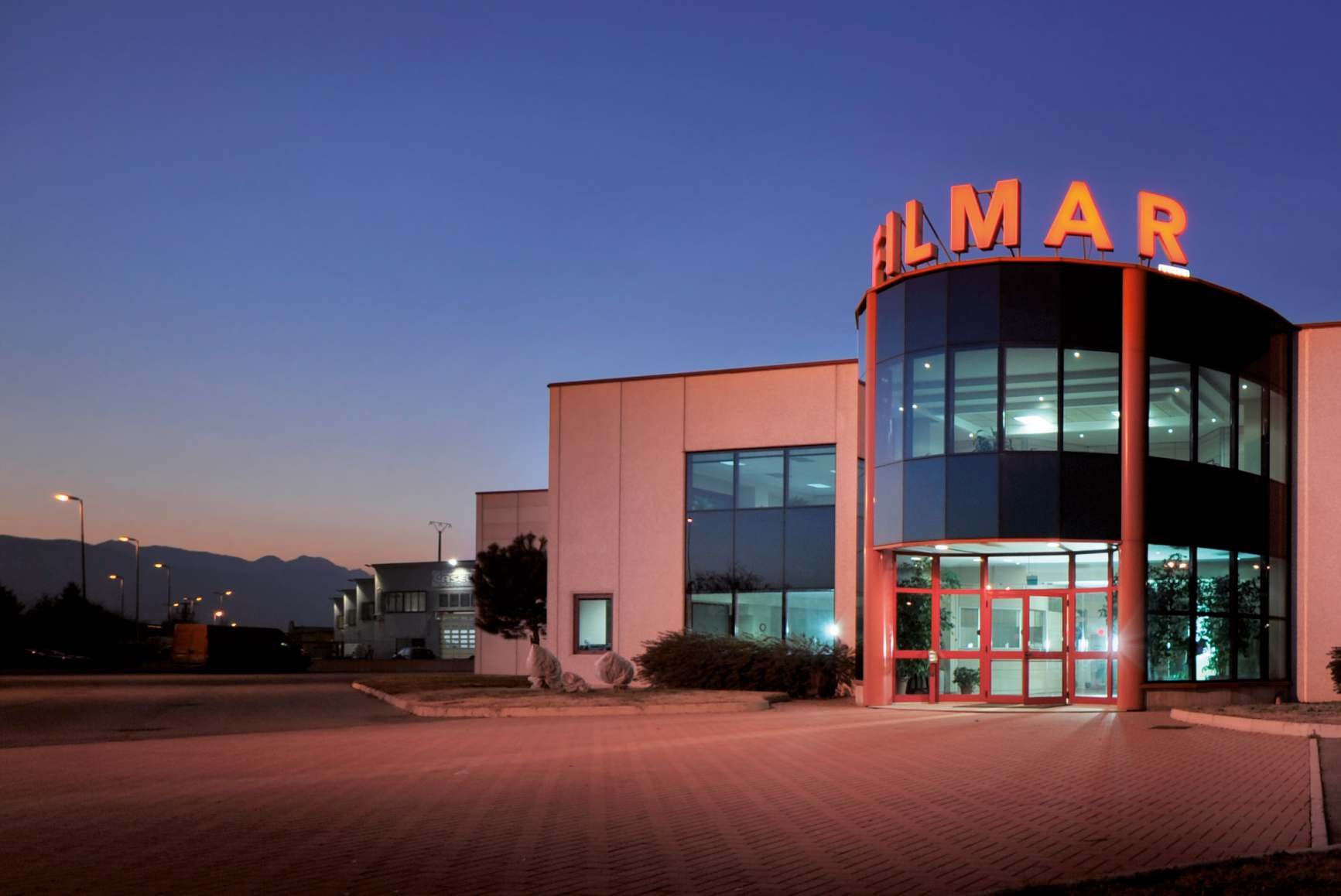 IL GRUPPO MARTINETTO Con una capacità produttiva di oltre 100 milioni di metri all anno, Filmar è tra le maggiori manifatture di nastri in tessuto a livello europeo.