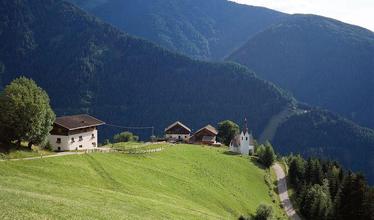 Ma non esiste viaggio senza paesaggio, e non esiste itinerario senza mappa.