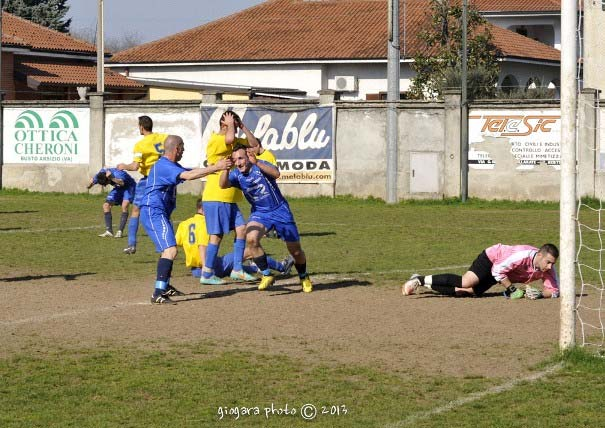 La gara si sblocca al 35 : lancio di Tarlazzi che