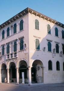 Collocato nel Palazzo dei Giuristi (1664), il Museo civico di Belluno fu aperto al pubblico a partire dal 1876.