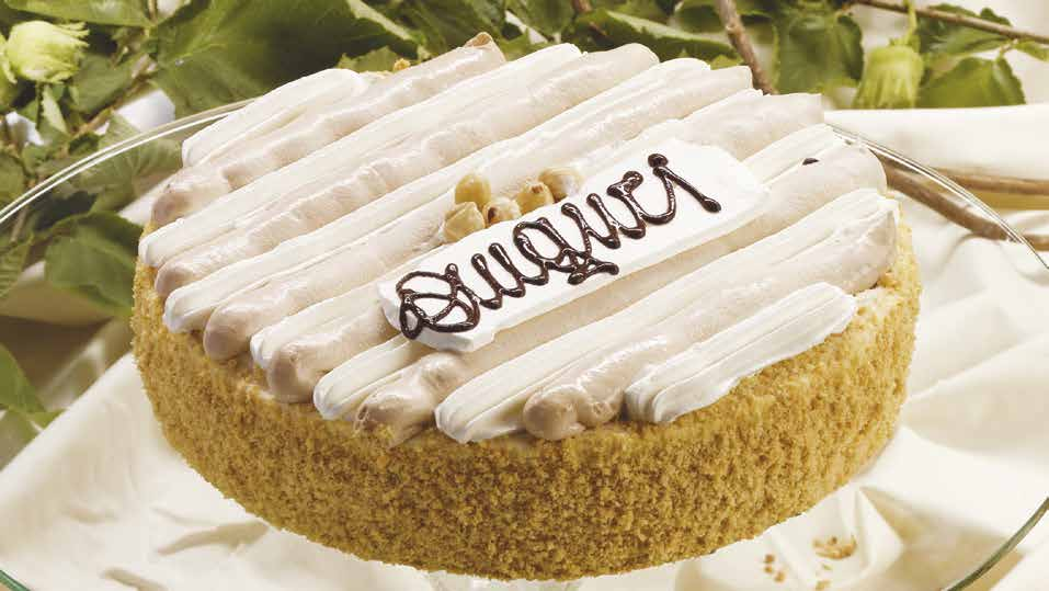 TORTE DI PASTICCERIA Torta Nocciola Auguri Strati di pan di spagna inzuppati con liquore, farciti con crema e panna chantilly, decorata con nocciole e con la dicitura auguri di cioccolato.