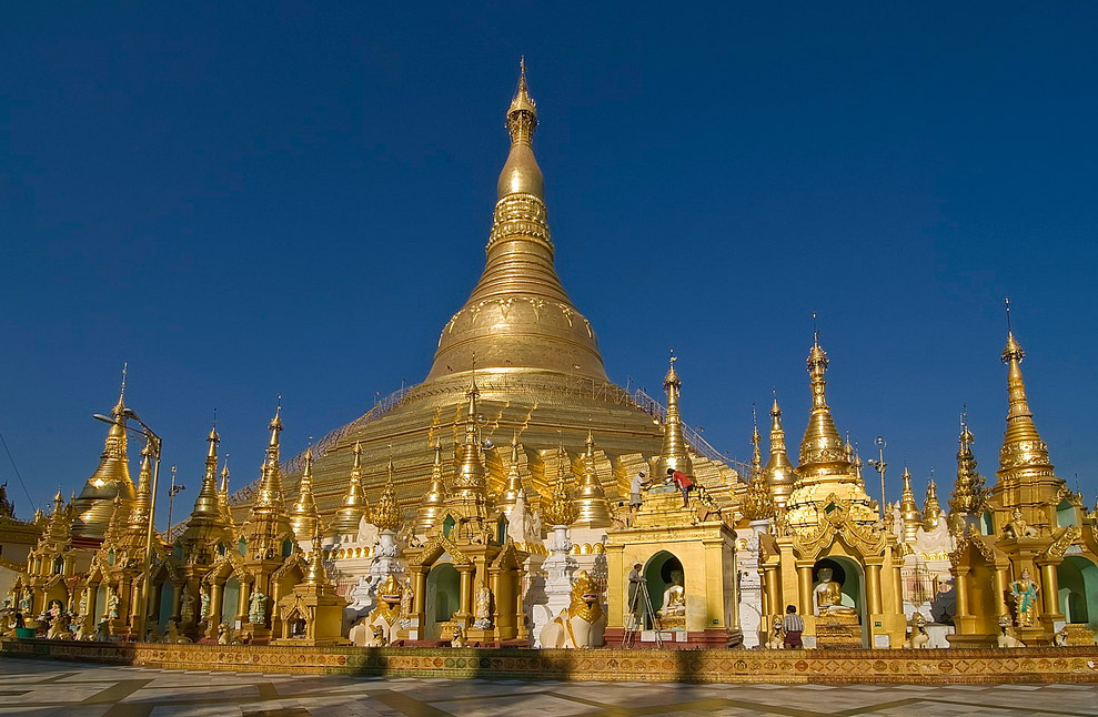 Giorno 3 Yangon - Mandalay Capitale dal 1857 al 1885, è oggi un importante centro culturale, religioso e commerciale del Myanmar centrale.