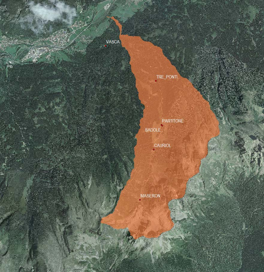 2 RIFERIMENTI GEOGRAFICI 2.1 BACINO IDROGRAFICO DI RIFERIMENTO Il bacino idrografico in cui ricade l intero progetto è quello del Rio Sadole come rappresentato in Figura 2.