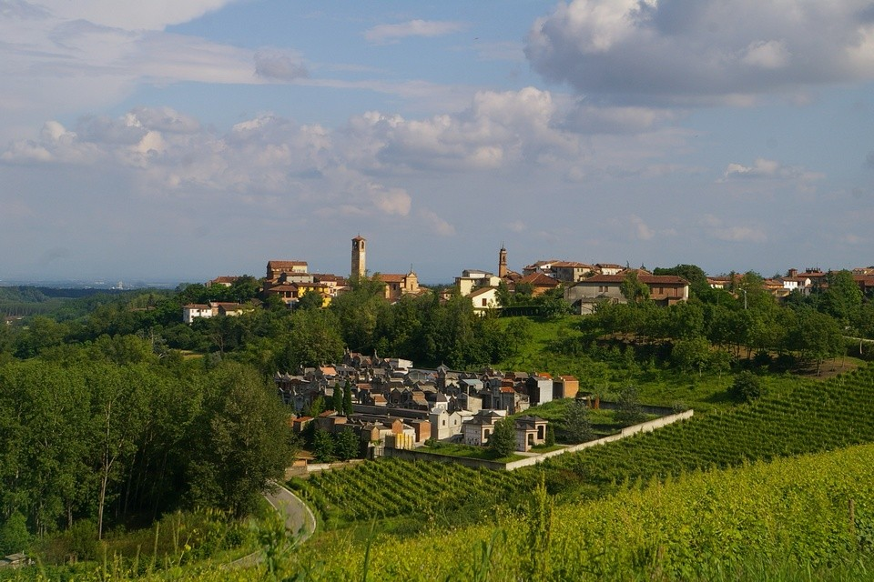 Grazie per l attenzione il paesaggio costituisce una risorsa favorevole all'attività economica, se salvaguardato,