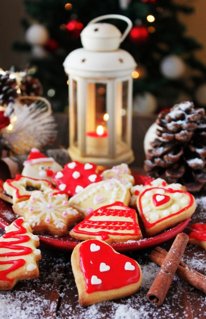 La migliore occasione per preparare i biscotti è proprio Natale, quando possiamo dedicare il tempo alla famiglia e coinvolgere i bambini nella preparazione di