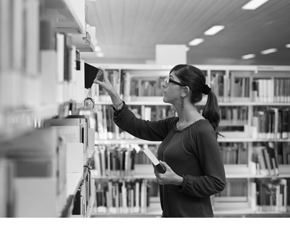 . You read an article about an Information Centre for young people. Il centro InformaGiovani è in via delle Orfane 0 a Torino ed è aperto dal martedì al sabato con orario continuato dalle 9.