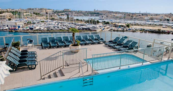 Dispongono di comoda cucina attrezzata e, con un piccolo supplemento, garantiscono anche vista mare sulla baia di Manoel s Island antistante La Valletta.