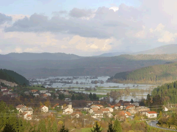 20 Planinsko polje in Slovenia LE FORME IPOGEE Le forme carsiche sotterranee o IPOGEE sono dovute alla dissoluzione operata dalle acque che si infiltrano nel sottosuolo.