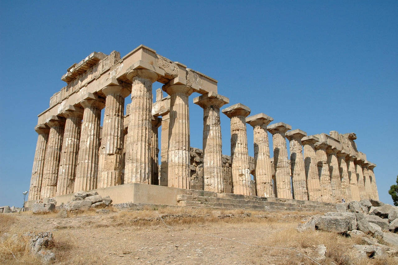 Selinunte, il tempio E, veduta corso