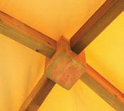 Tutti gli elementi che compongono la struttura sono realizzati con incastri legno-legno per un montaggio senza piastre metalliche.