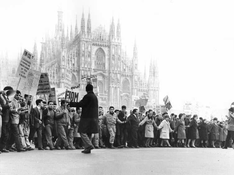 Comune: Milano Data: 1965/03/09 Sciopero dei lavoratori della Triplex contro i licenziamenti.
